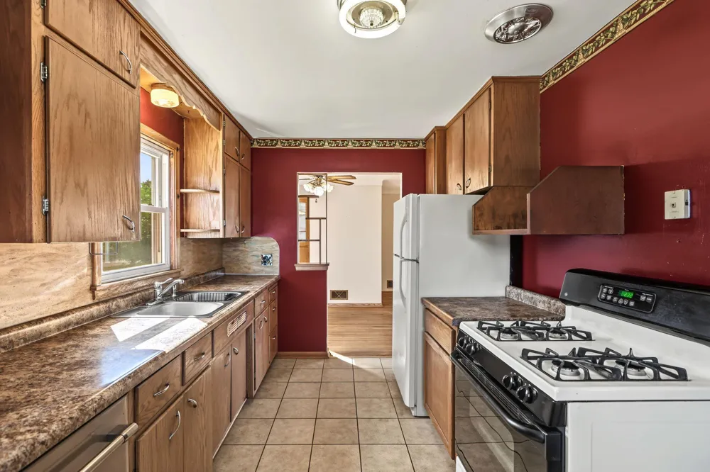 3004 Bellaire Avenue Maplewood, MN 55109