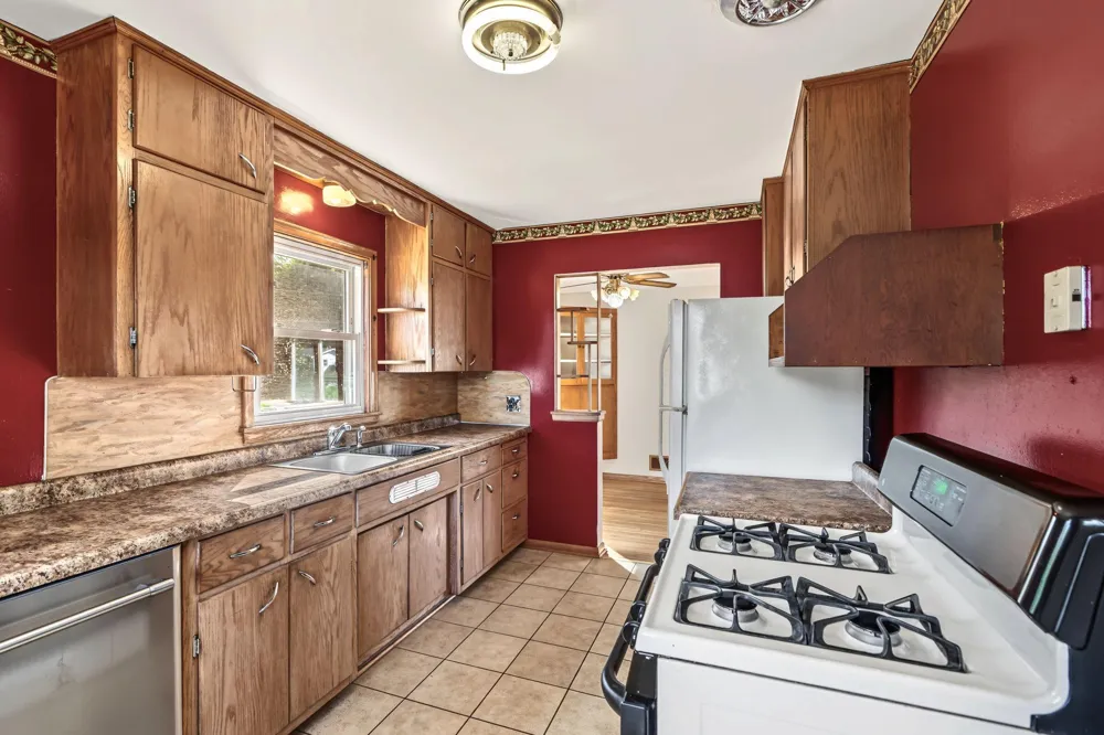 3004 Bellaire Avenue Maplewood, MN 55109
