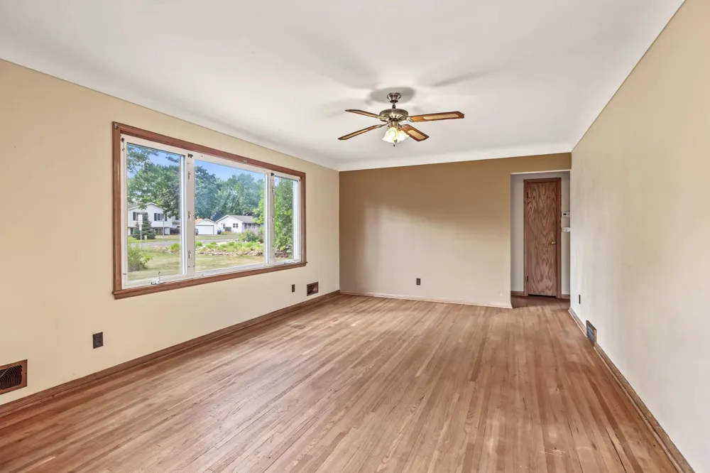 3004 Bellaire Avenue Maplewood, MN 55109