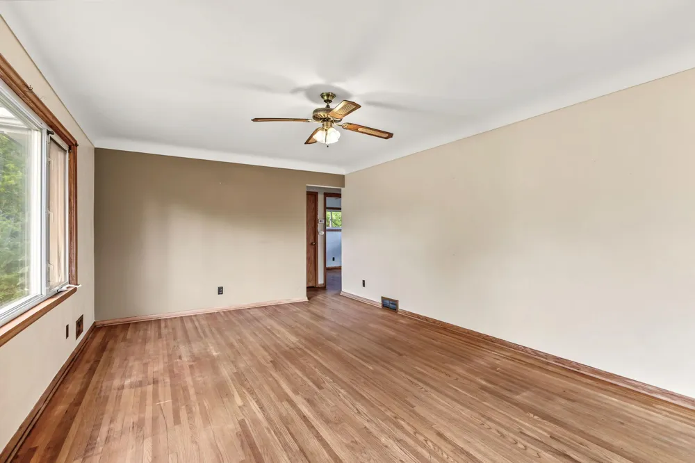 3004 Bellaire Avenue Maplewood, MN 55109