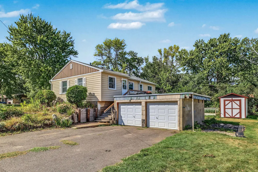 3004 Bellaire Avenue Maplewood, MN 55109
