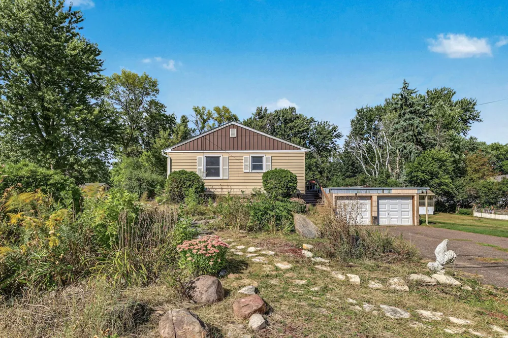 3004 Bellaire Avenue Maplewood, MN 55109