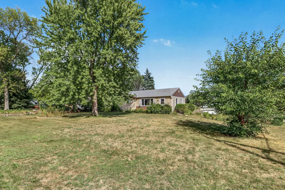 3004 Bellaire Avenue Maplewood, MN 55109