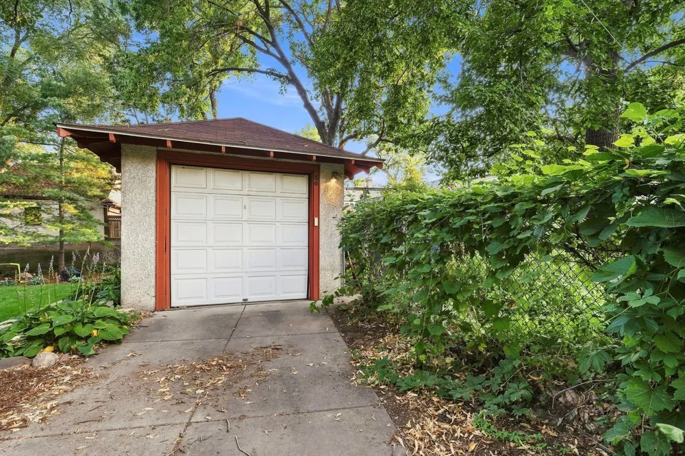 20 Melbourne Avenue SE Minneapolis, MN 55414