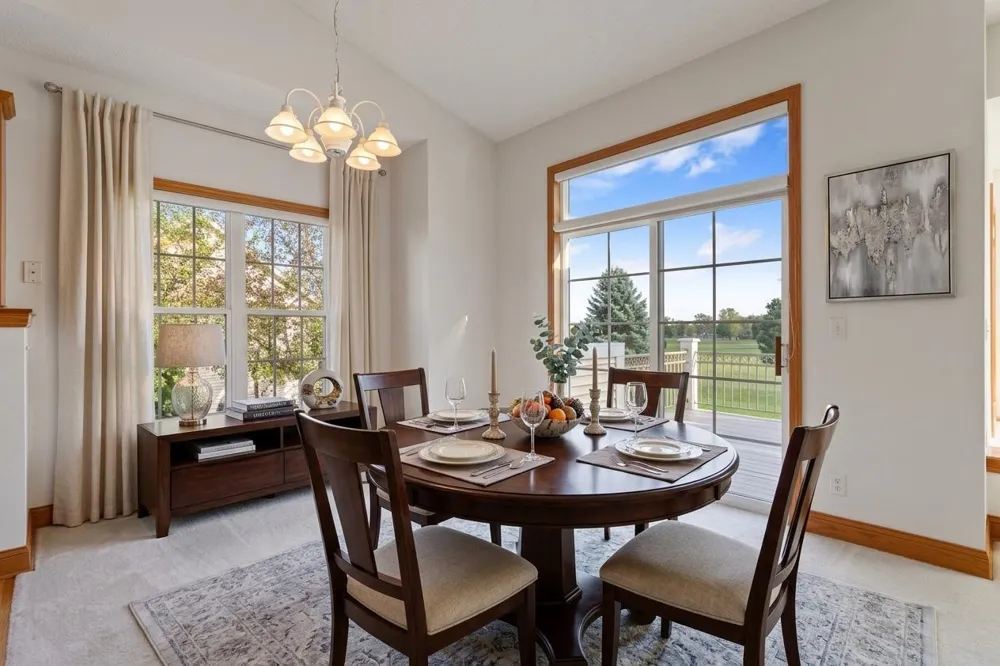 583 Holly Lane Oakdale, MN 55128