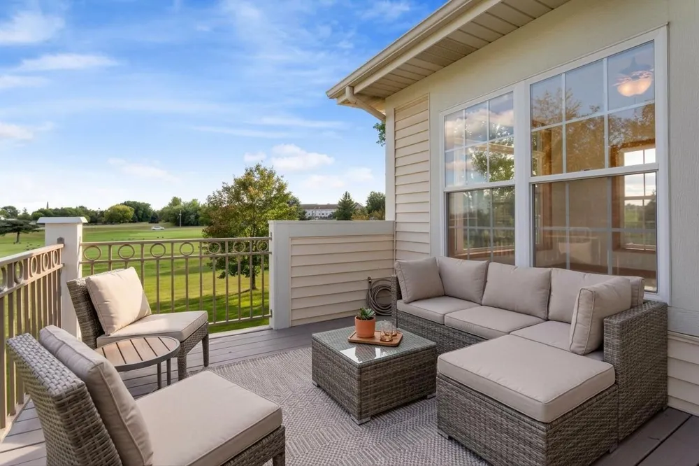 583 Holly Lane Oakdale, MN 55128