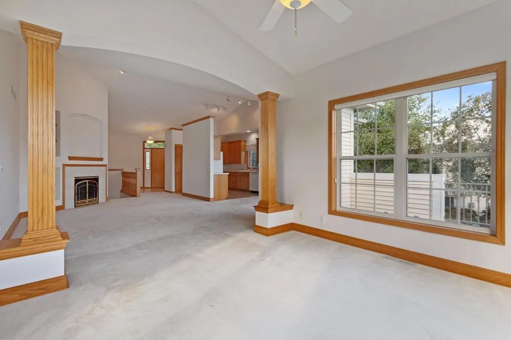 583 Holly Lane Oakdale, MN 55128