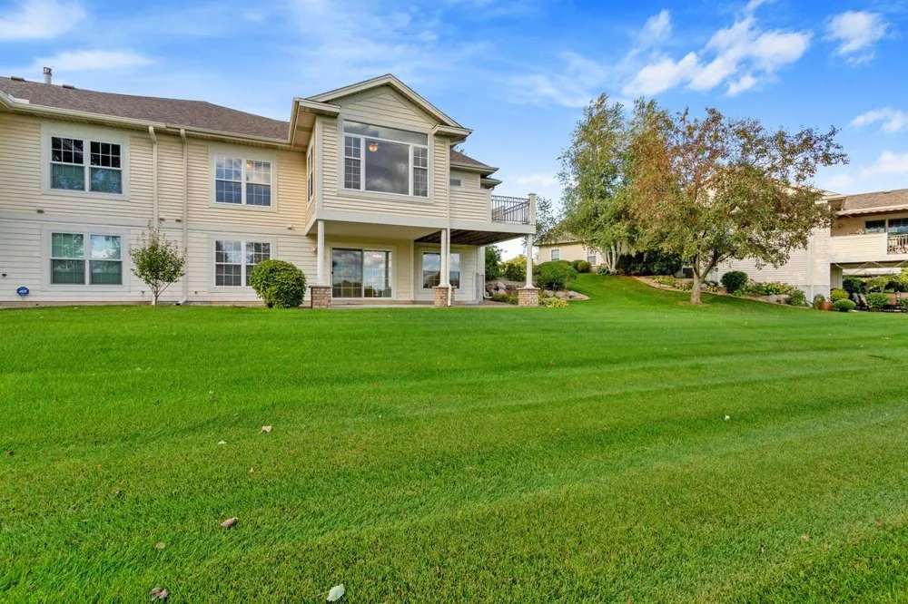 583 Holly Lane Oakdale, MN 55128