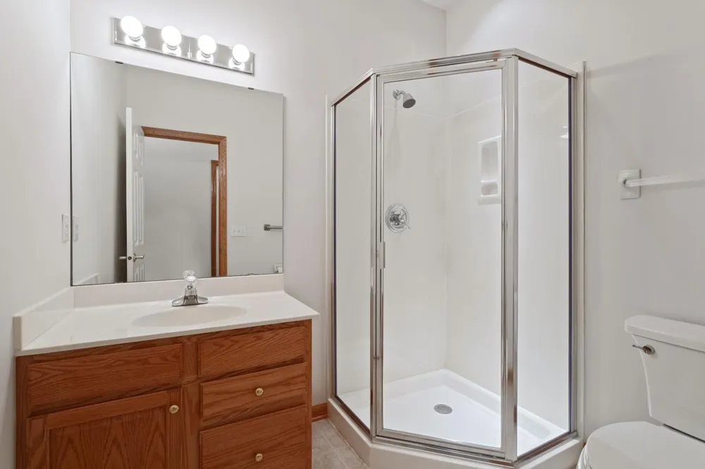 583 Holly Lane Oakdale, MN 55128