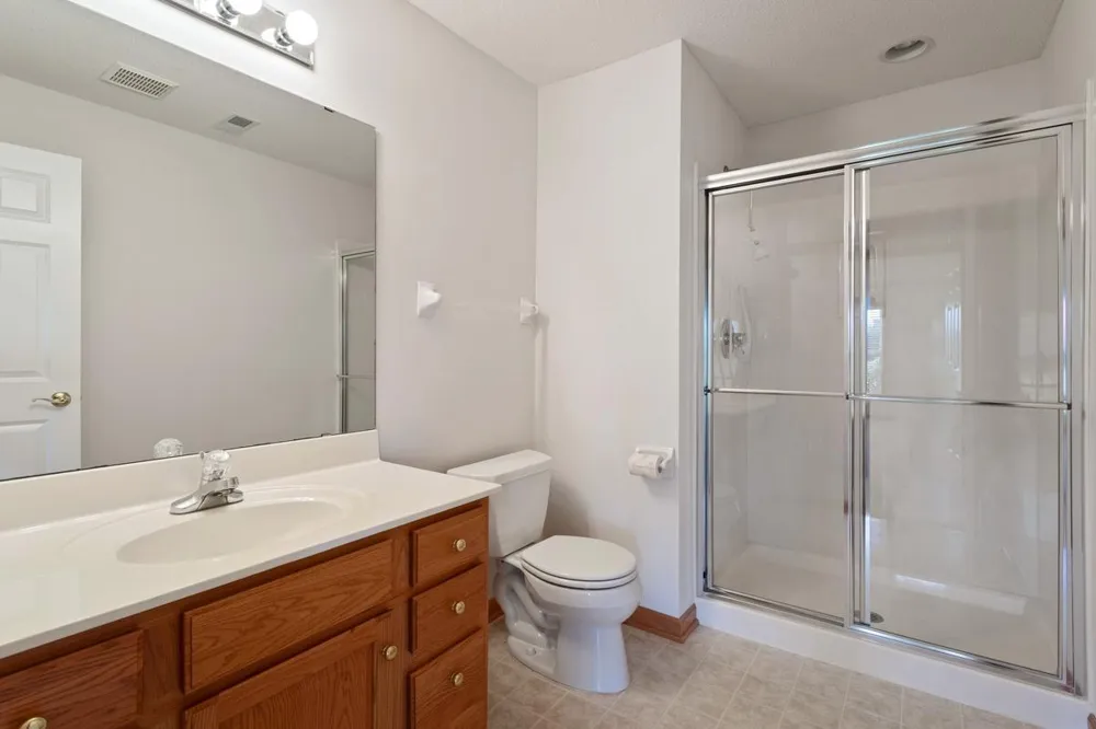 583 Holly Lane Oakdale, MN 55128
