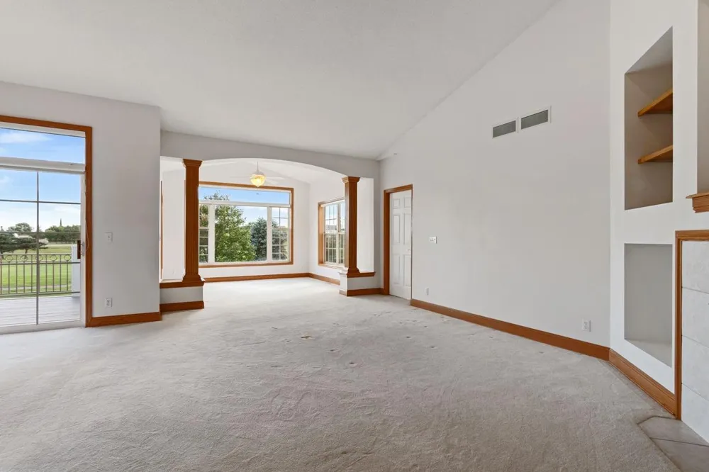 583 Holly Lane Oakdale, MN 55128