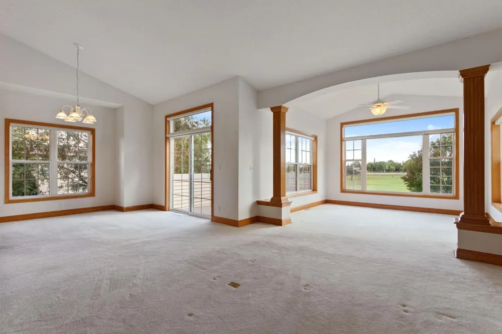 583 Holly Lane Oakdale, MN 55128