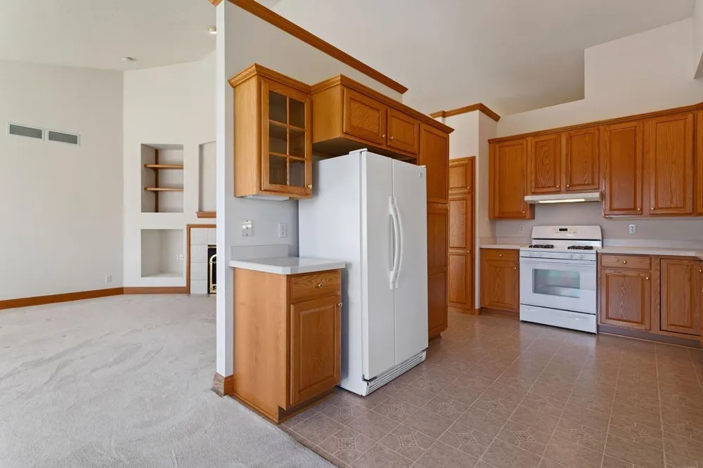 583 Holly Lane Oakdale, MN 55128