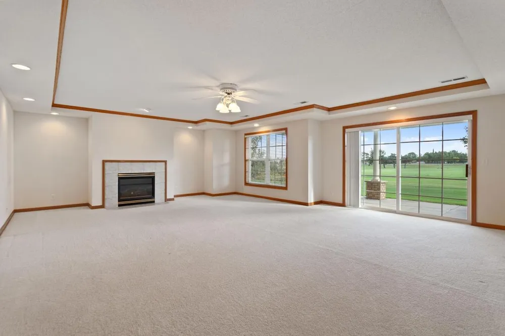583 Holly Lane Oakdale, MN 55128