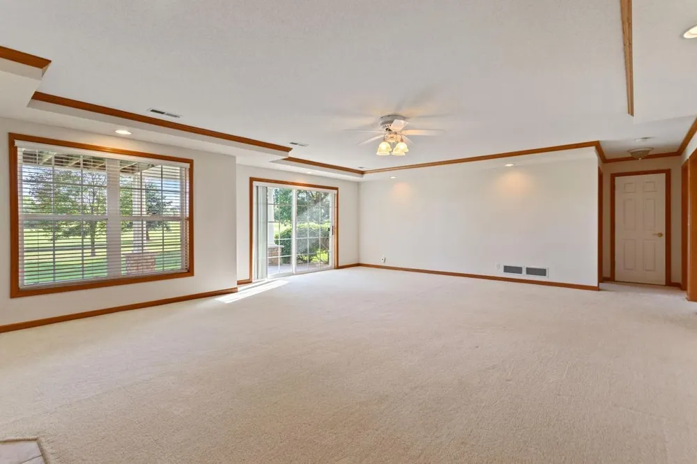 583 Holly Lane Oakdale, MN 55128