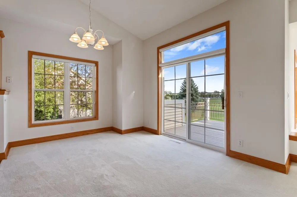 583 Holly Lane Oakdale, MN 55128