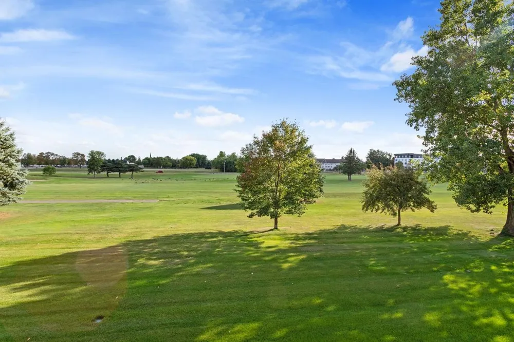 583 Holly Lane Oakdale, MN 55128