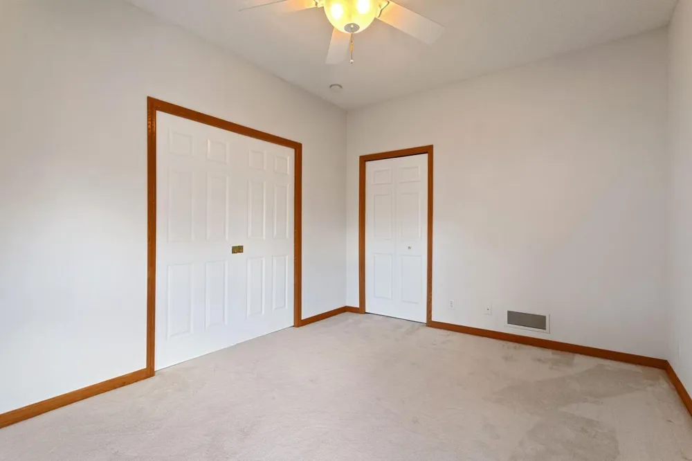 583 Holly Lane Oakdale, MN 55128