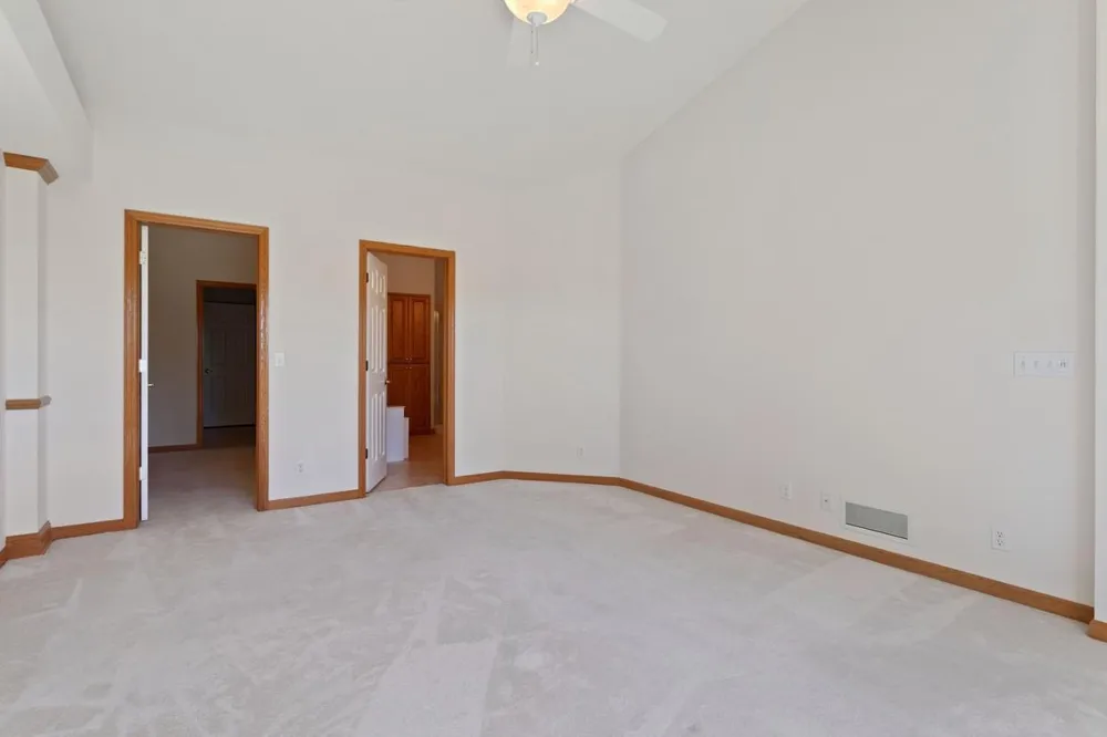 583 Holly Lane Oakdale, MN 55128