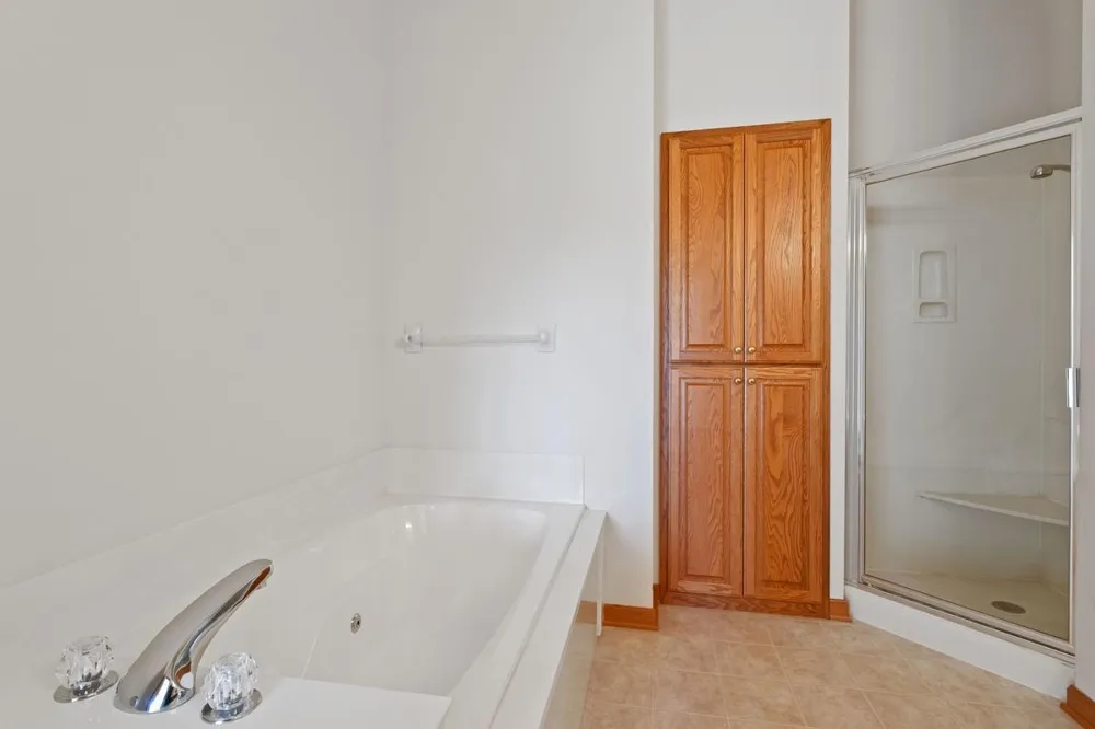 583 Holly Lane Oakdale, MN 55128