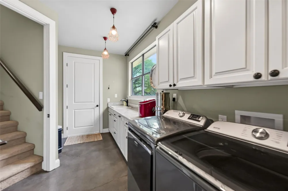 1508 Successor Road Spicewood, TX 78669