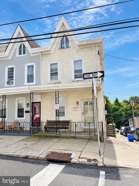 325 DELMAR STREET