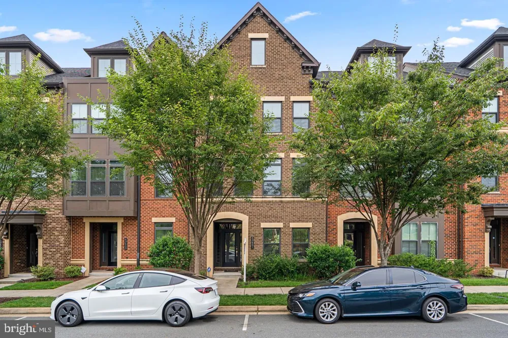 43451 CHARITABLE STREET Ashburn, VA 20148