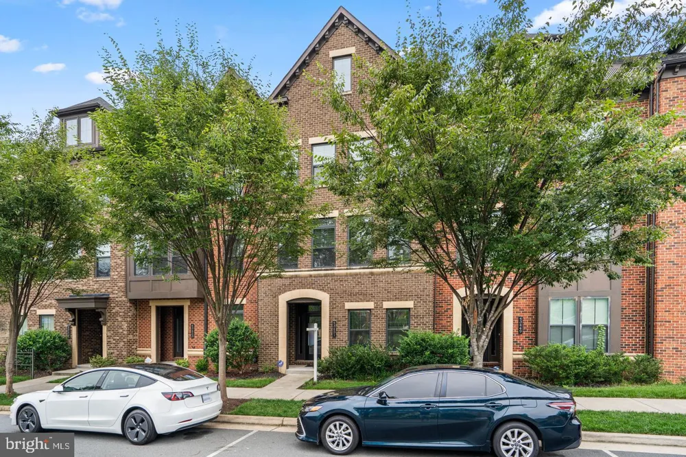 43451 CHARITABLE STREET Ashburn, VA 20148