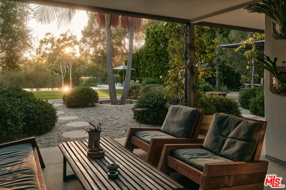 621 Bonhill Road Los Angeles, CA 90049