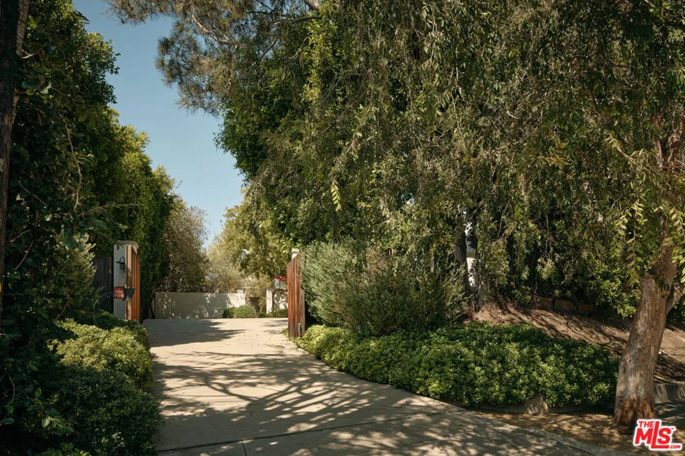 621 Bonhill Road Los Angeles, CA 90049