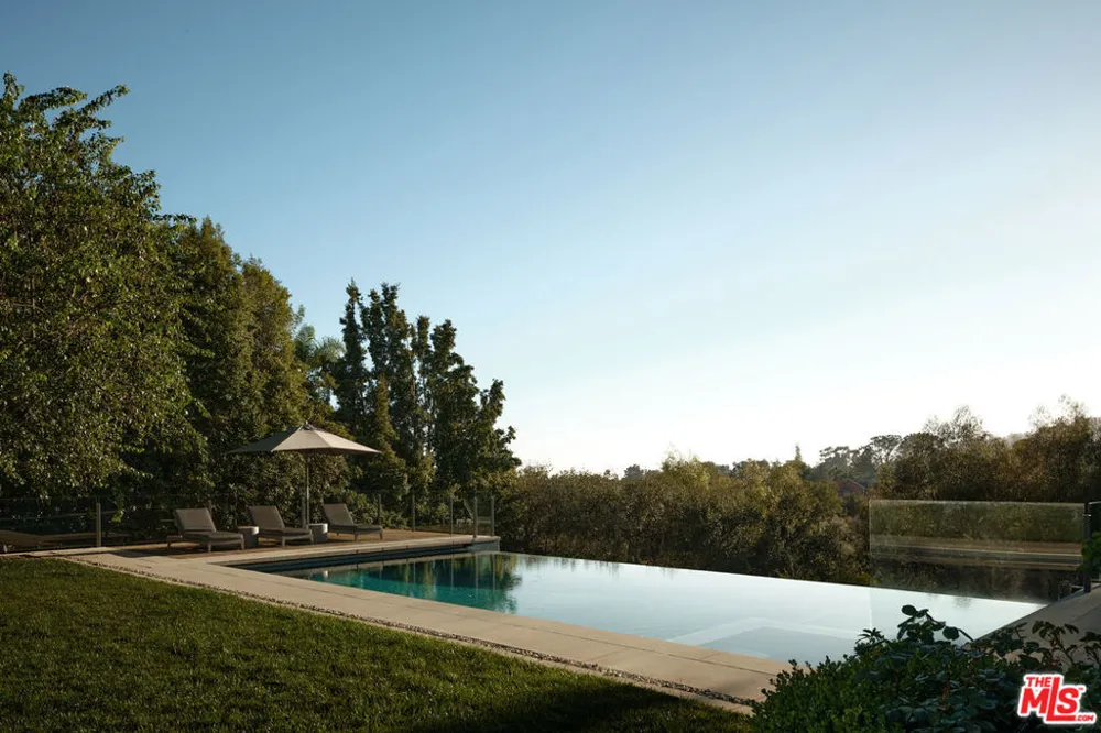 621 Bonhill Road Los Angeles, CA 90049