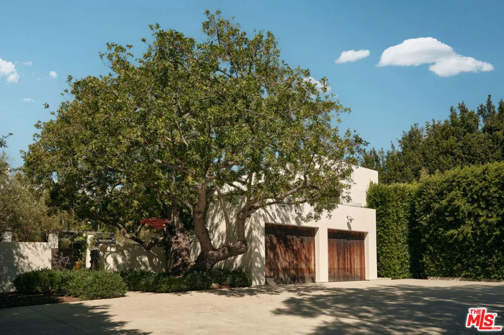 621 Bonhill Road Los Angeles, CA 90049