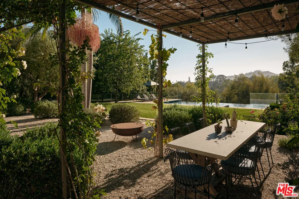 621 Bonhill Road Los Angeles, CA 90049