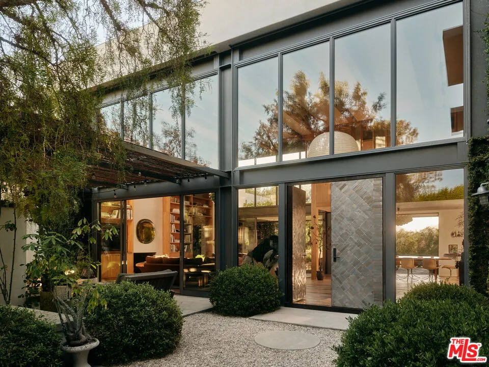 621 Bonhill Road Los Angeles, CA 90049