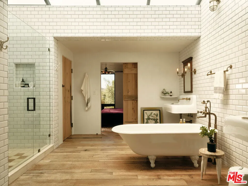 621 Bonhill Road Los Angeles, CA 90049