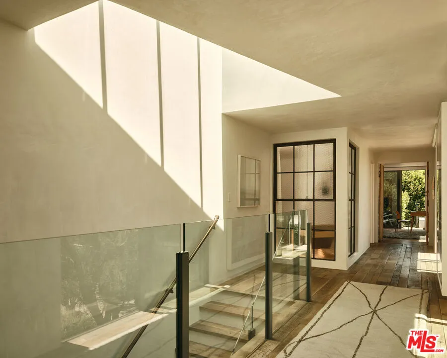 621 Bonhill Road Los Angeles, CA 90049