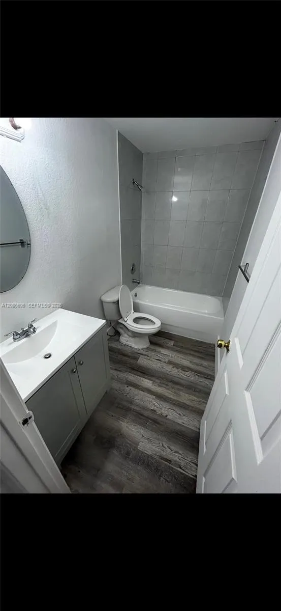 50 NW 166th St Miami, FL 33169