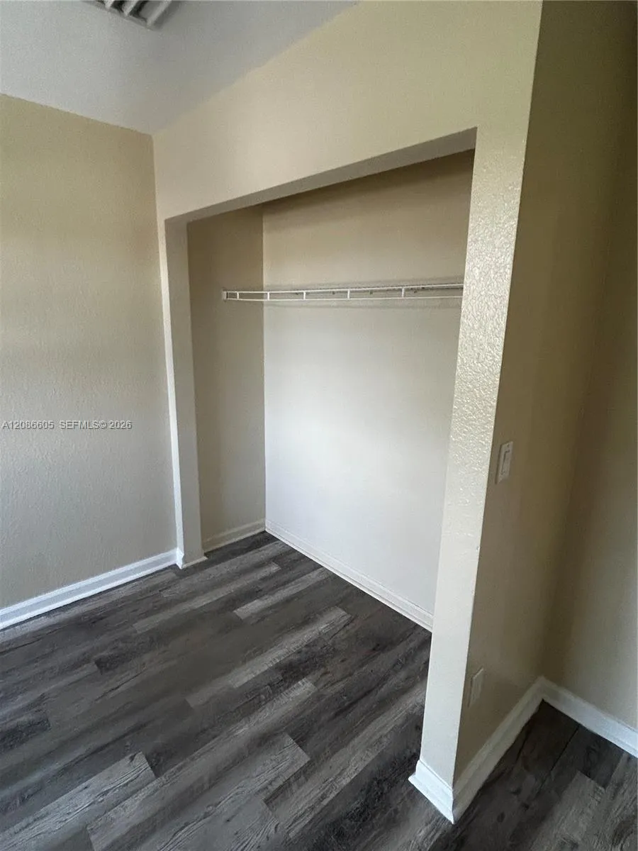 50 NW 166th St Miami, FL 33169