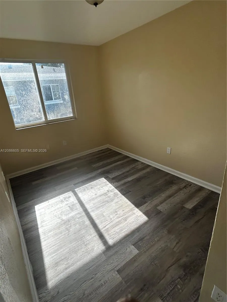50 NW 166th St Miami, FL 33169