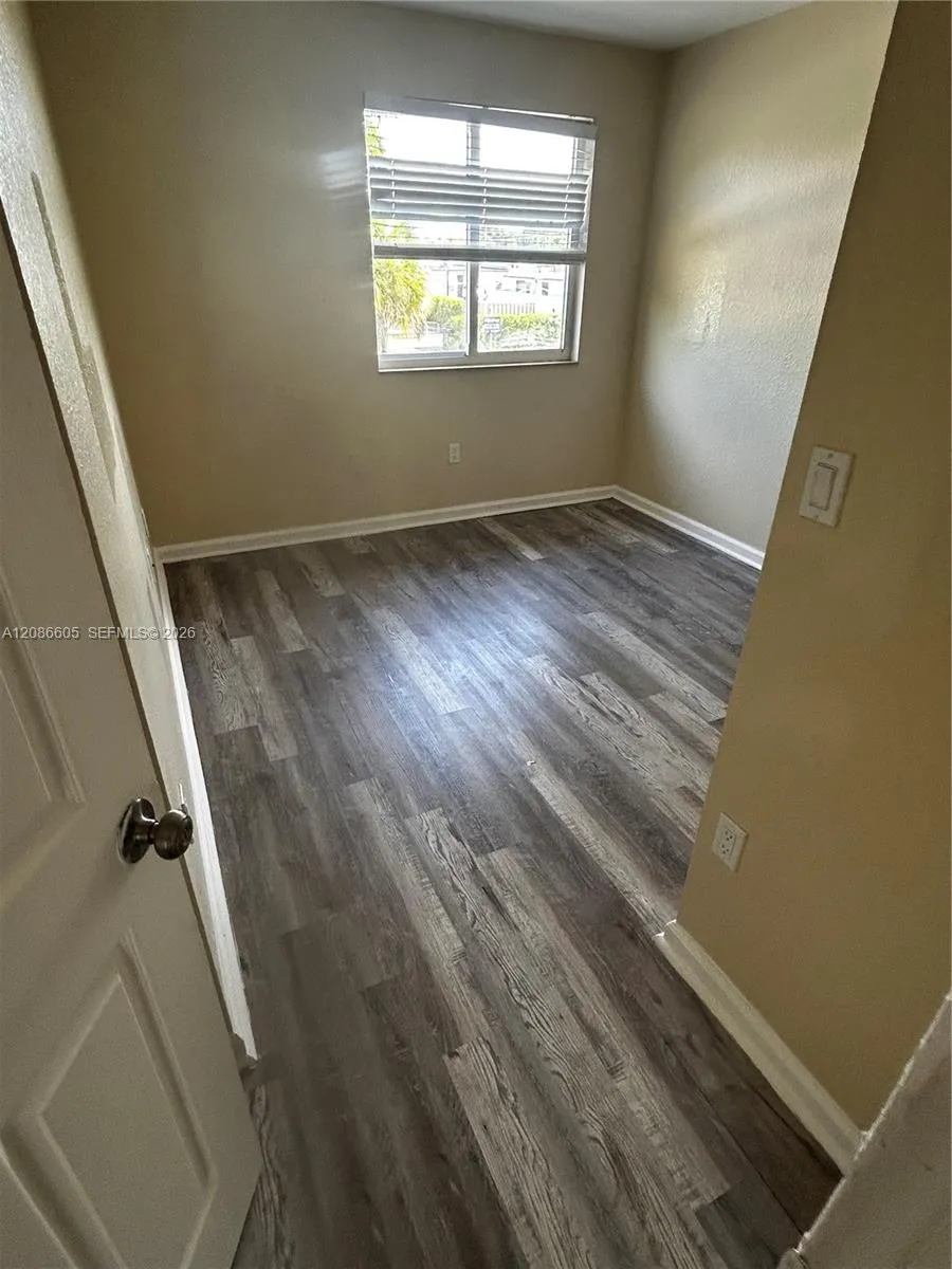 50 NW 166th St Miami, FL 33169