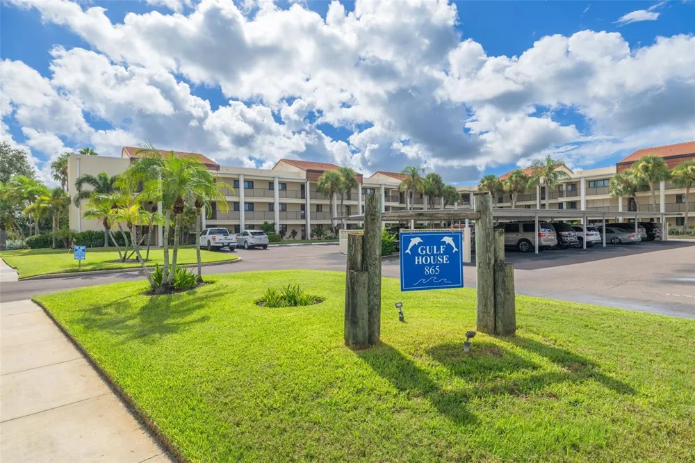 865 S GULFVIEW BOULEVARD #109 Clearwater Beach, FL 33767
