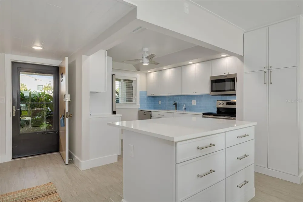 865 S GULFVIEW BOULEVARD #109 Clearwater Beach, FL 33767