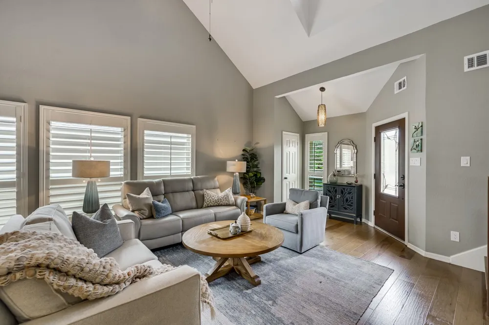 6302 Maury Hollow Austin, TX 78750