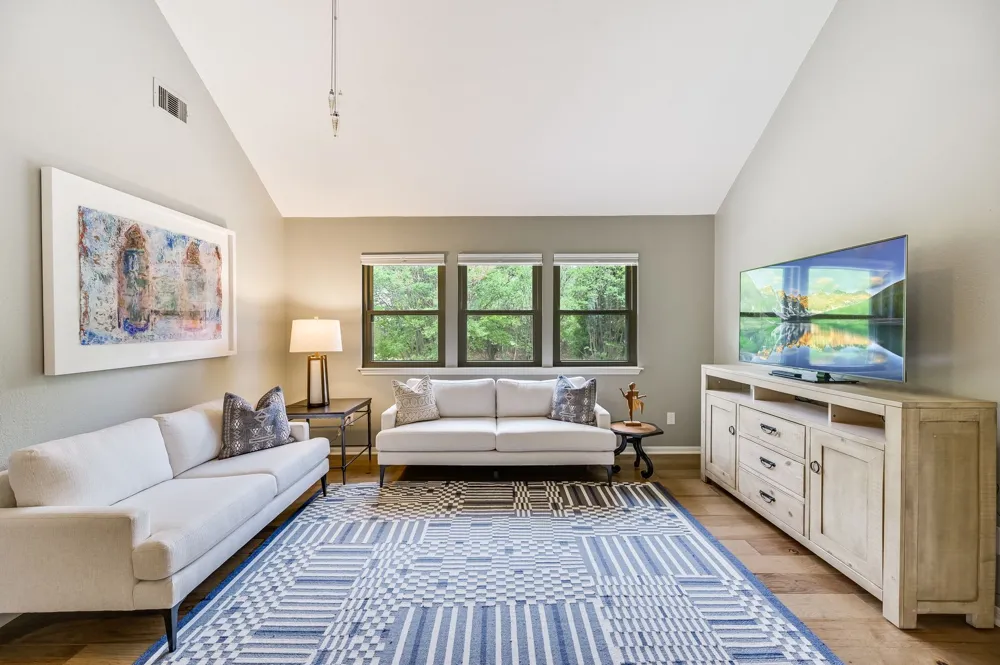 6302 Maury Hollow Austin, TX 78750