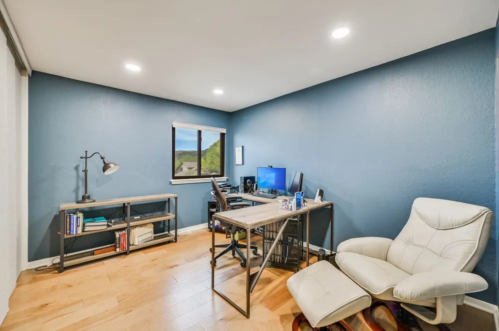 6302 Maury Hollow Austin, TX 78750