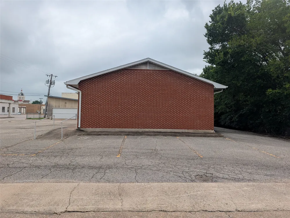 113 10th Street Gatesville, TX 76528