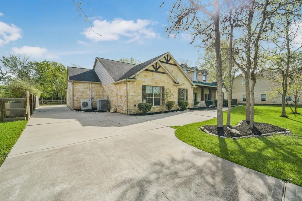 3522 Wellspring Lake Drive Fulshear, TX 77441
