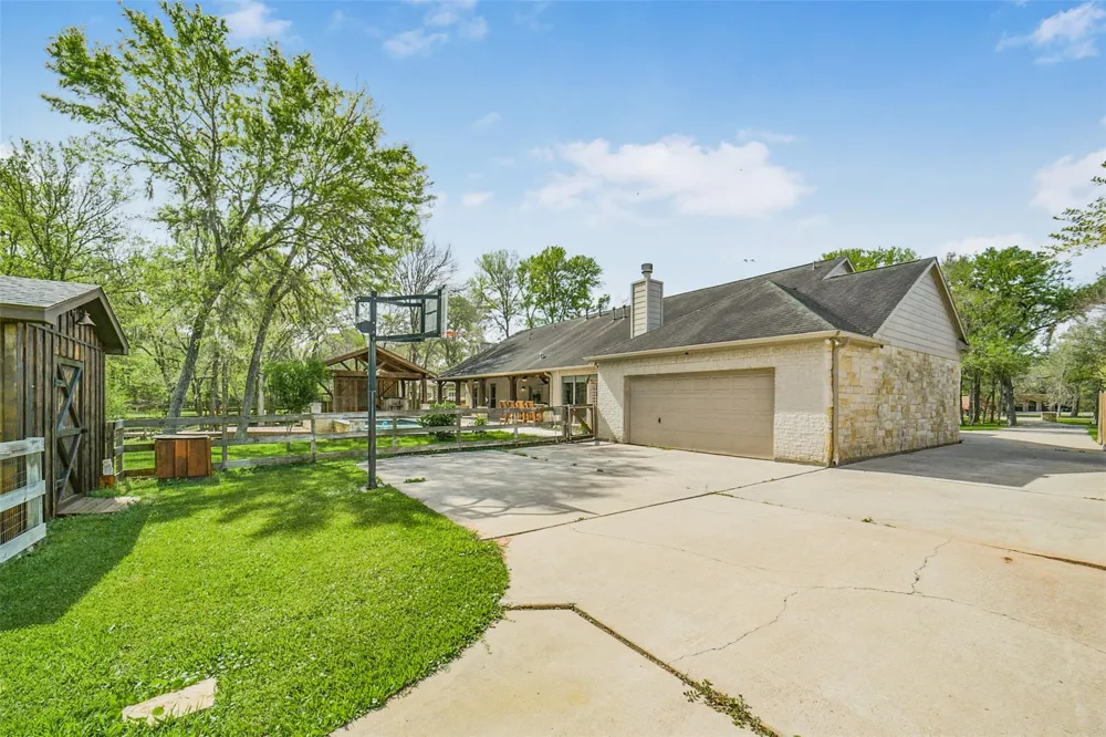 3522 Wellspring Lake Drive Fulshear, TX 77441