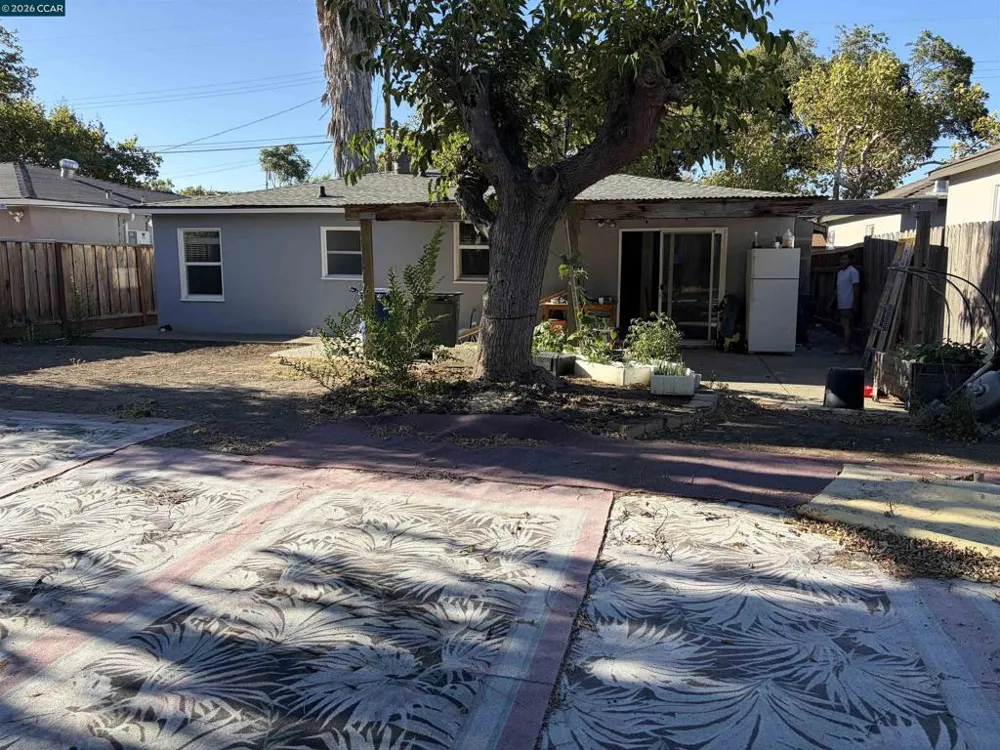 35 Lois Ave Pittsburg, CA 94565