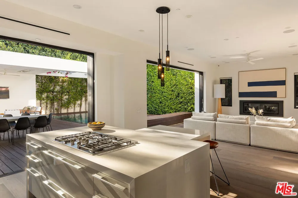 1609 Stanley Avenue Los Angeles, CA 90046